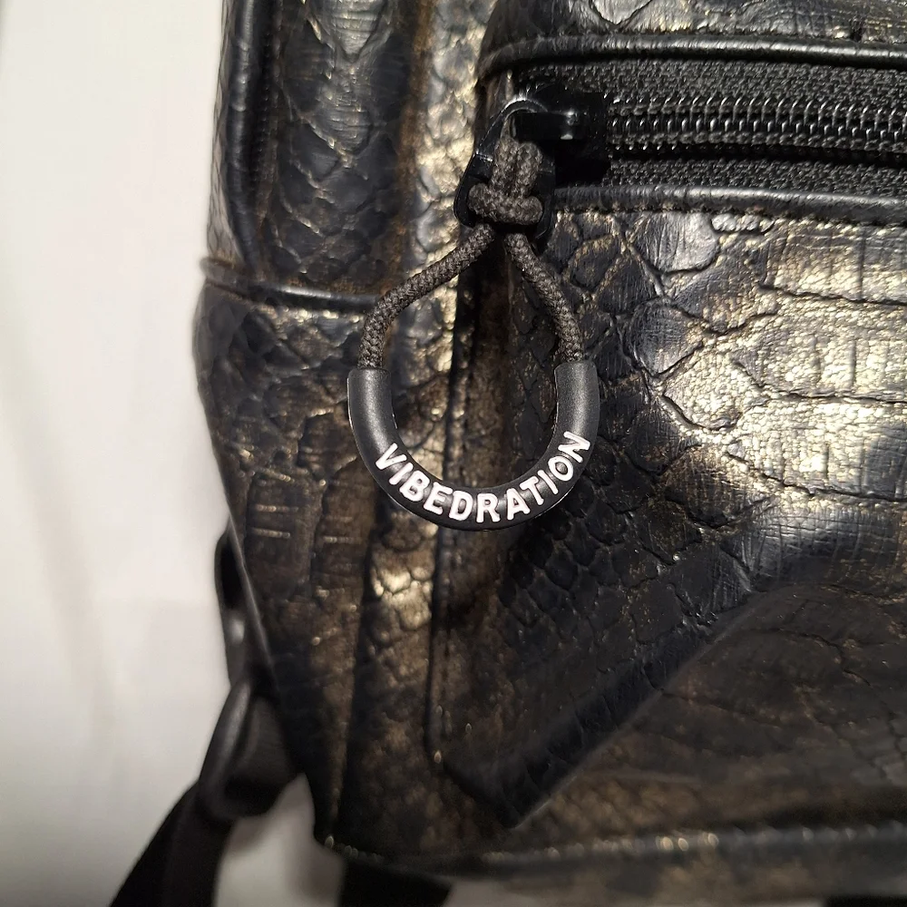 Vibedration Hydration Backpack w/o bladder -Snake/Reptile-Skin-Like - Small Used